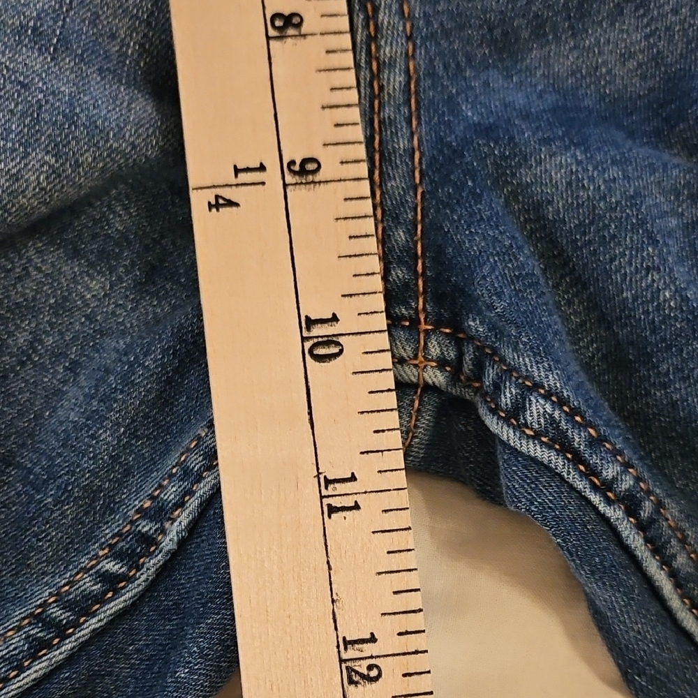 Hollister Curvy High-Rise Super Skinny Distressed Jeans - Picture 9 of 10